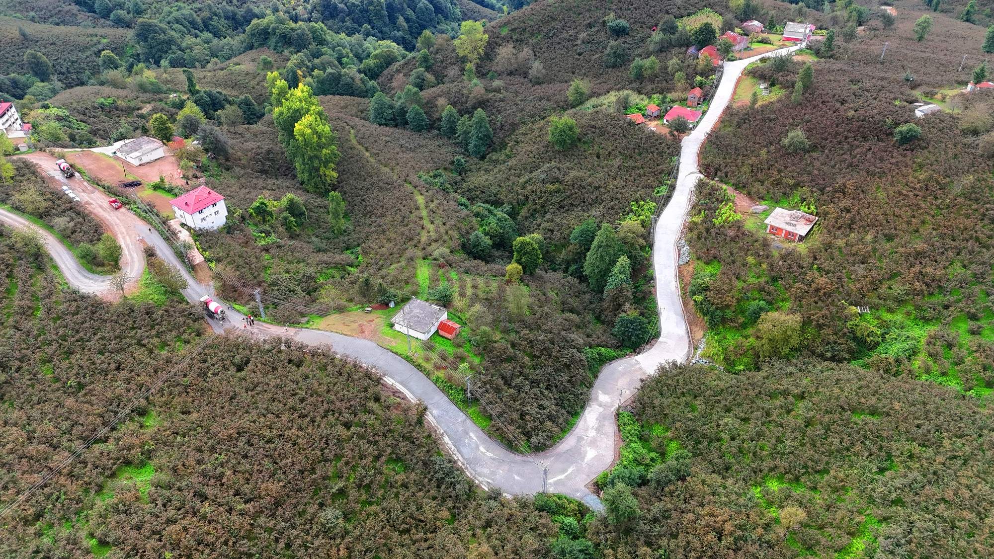 ALTINORDU ÖRENCİK’TE BETON YOL SEVİNCİ